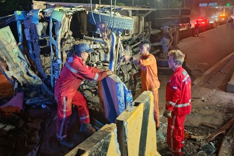 harga BBM, kecelakaan truk, bos otomotif Jepang, balik nama kendaraan bekas, Harga BBM, Harga BYD Atto 1, Kecelakaan Truk, Bos Otomotif Jepang, Plus Minus, Chery Tiggo Cross CSH, GIIAS 2025, Balik Nama Kendaraan Bekas, Populer Otomotif, artikel terpopuler, plus minus, bos otomotif jepang, Harga BBM Turun dan Kecelakaan Truk ODOL