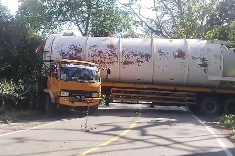 rem blong, teknik pengereman, Rem blong, truk rem blong, salah teknik pengereman, Rem Blong Bisa Terjadi karena Sopir Truk Salah Teknik Mengerem