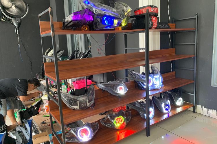 modifikasi lampu motor, keselamatan berkendara, lampu Bi-LED, skuter otomatis, Tren Modifikasi Lampu Motor Bi-LED yang Populer di Jakarta