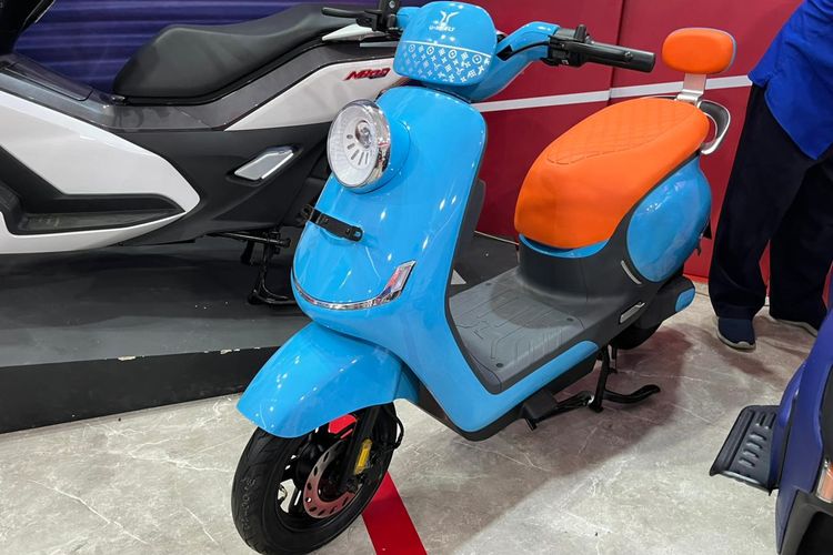 GIIAS 2025, motor listrik, Motor listrik, kendaraan ramah lingkungan, harga terjangkau, GIIAS 2025: Motor Listrik Murah di Bawah Rp 10 Juta