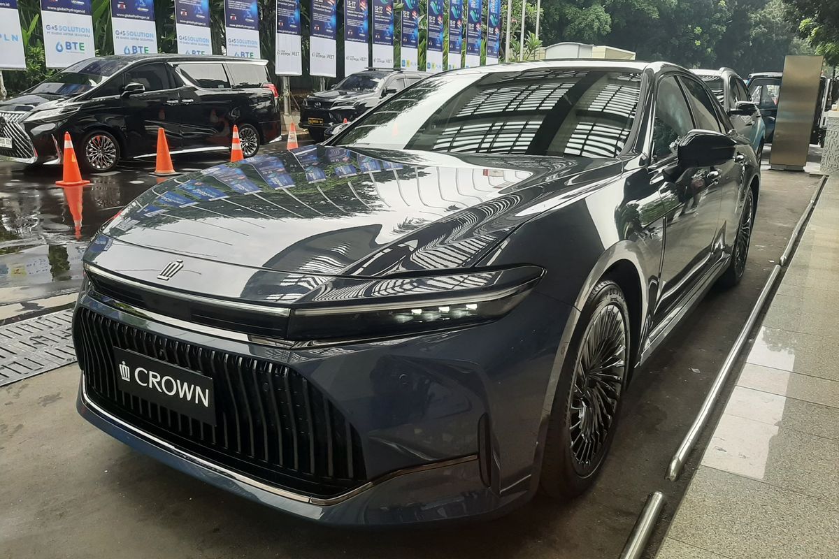 Spesifikasi Toyota Crown FCEV yang Sempat Dijajal Bahlil