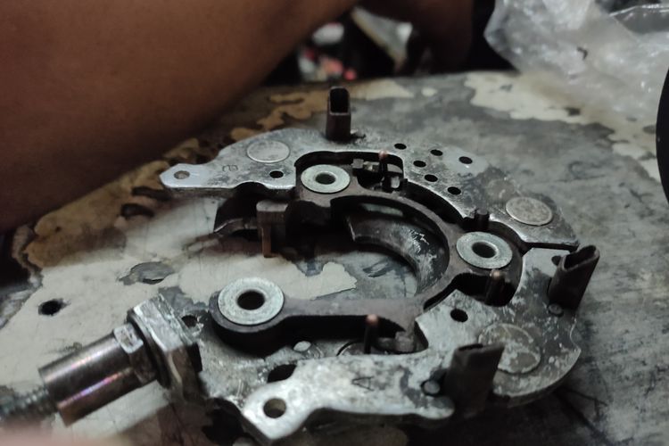 Perawatan Mobil, Alternator mobil, Komponen alternator, Mekanik Bogor, Komponen Alternator yang Sering Rusak pada Mobil