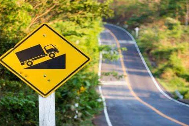 rambu lalu lintas, tanjakan, tanjakan curam, tanjakan terjal, Mengenal Arti 2 Rambu Tanjakan yang Kerap Diabaikan Pengemudi