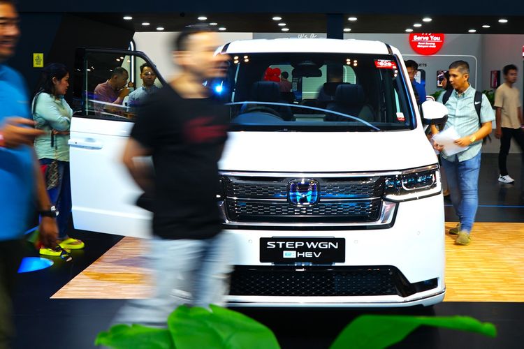 Honda, Mobil Hybrid, produksi lokal, Honda Step WGN, Honda Step WGN e:HEV, Honda Bicara Peluang Step WGN Hybrid Diproduksi Lokal