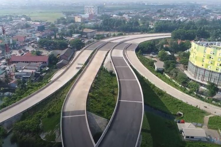 Ferrari, Tol Cengkareng, kecelakaan lalu lintas, ferrari, Tol JORR, Ferrari kecelakaan, Ferrari Terguling Saat Diangkut Truk Towing di Tol Cengkareng