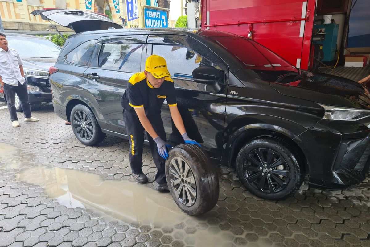 Ini Bahaya Ban Mobil Bekas yang Lama Disimpan