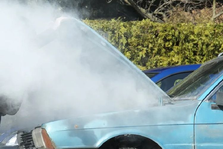overheat, mogok, bahan bakar, mesin mati, mobil mogok, perawatan berkala, Kelalaian Sepele yang Bisa Bikin Mobil Tiba-tiba Mogok di Jalan