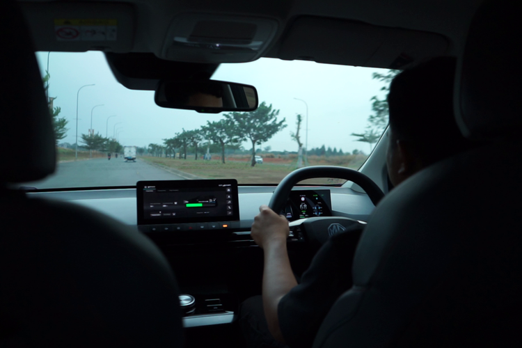 fitur canggih, MG4 EV, harga terjangkau, mobil listrik, Cek Harga dan Spesifikasi Mobil Listrik MG4 EV