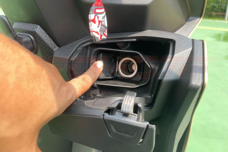 Skutik, motor adventure, Beat Street, motor, Nex Crossover, skutik crossover, Adu Teknologi dan Fitur Honda BeAT Street dan Suzuki Nex Crossover