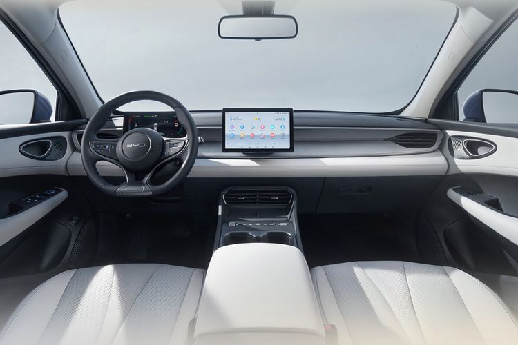 mobil china, plug in hybrid, PHEV, BYD seal, BYD Luncurkan Seal PHEV, Sekali Isi Bensin Bisa Tempuh Jarak 2.000 Km