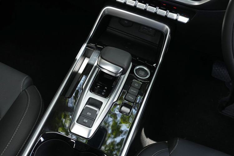 mobil matik hemat bbm, Mobil matik Boros BBM, Cara menghemat BBM mobil matik, Cara Berkendara Mobil Matik yang Bikin Irit BBM