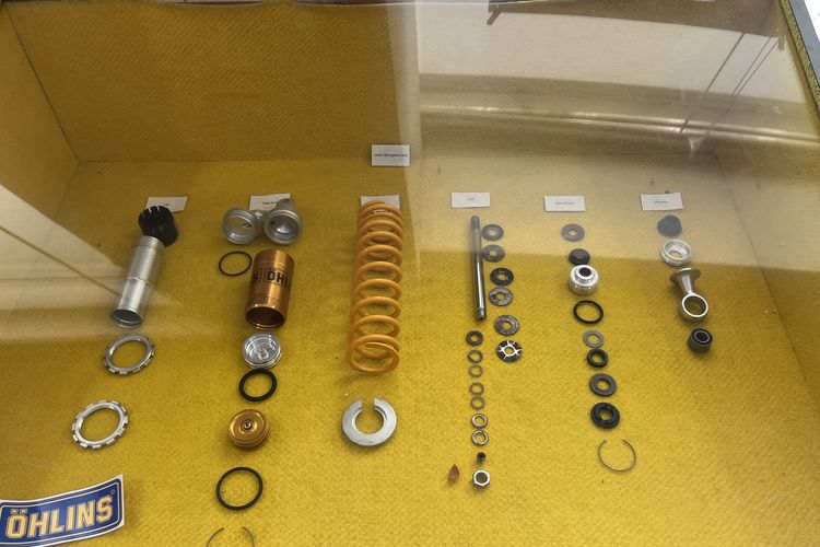 motor performa tinggi, suspensi tabung, Suspensi tabung, teknologi suspensi, Anggi Öhlins Indonesia, Mengapa Suspensi Tabung Lebih Baik dari Suspensi Biasa?