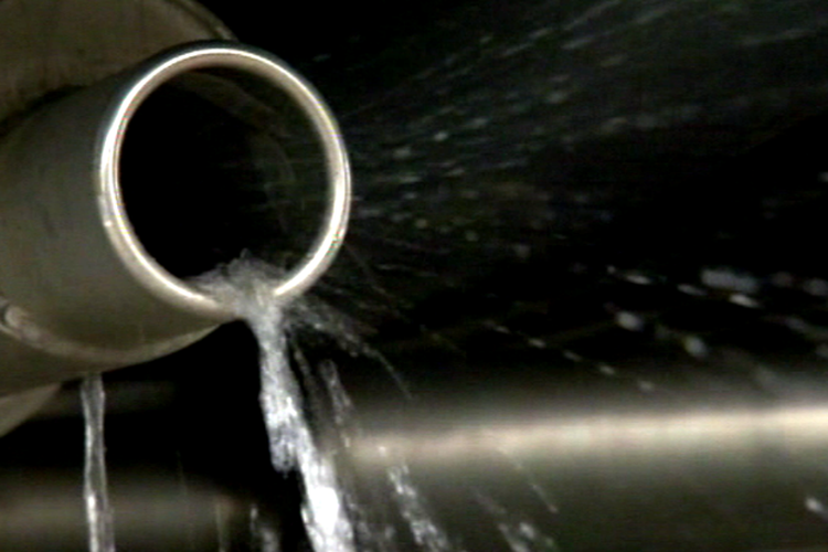 ac mobil, pemeriksaan mobil, kerusakan mobil, tetesan air mobil, Air Menetes dari Kolong Mobil: Normal atau Tanda Masalah?