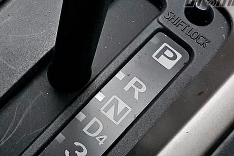 engine brake, transmisi matik, turunan, engine brake pada mobil matik, Mobil matik, Peran Engine Brake di Mobil Matik Saat Lewati Jalan Menurun