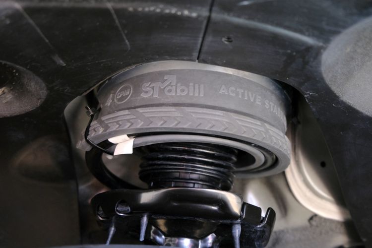 keselamatan berkendara, Sokbreker mobil, periksa sokbreker, kenali kerusakan, Ciri-Ciri Sokbreker Mobil Bermasalah yang Harus Diketahui