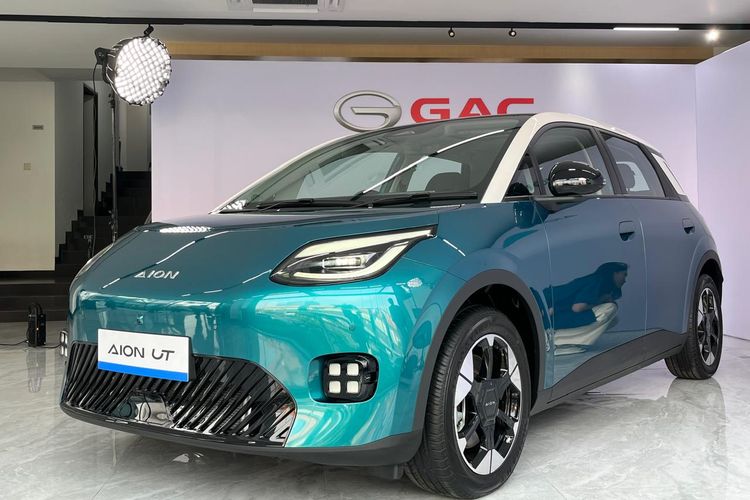 mobil listrik, Garansi Seumur Hidup, aion ut, GAC Indonesia, Gimik AION UT Gaet Konsumen, Ikut Kasih Garansi Seumur Hidup