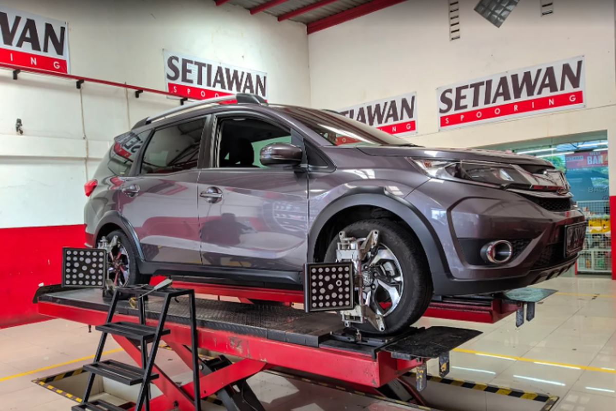 Kapan Waktu yang Tepat untuk Spooring dan Balancing?