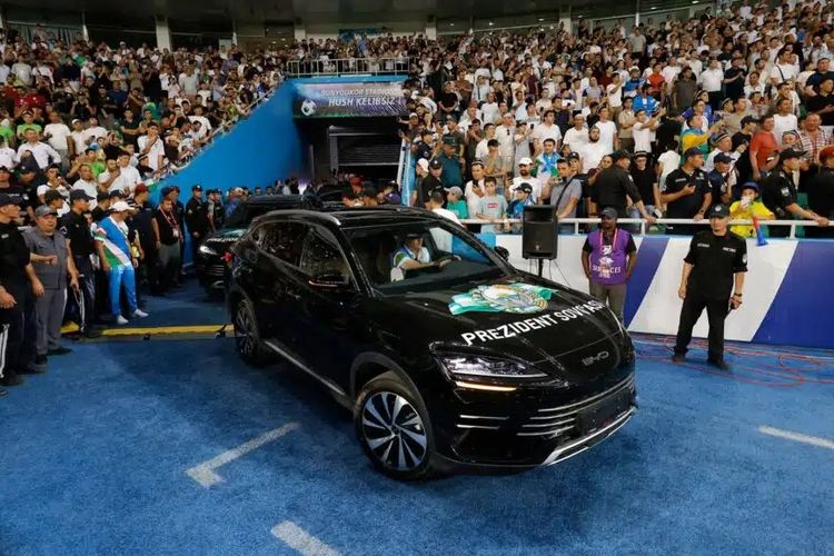 Piala Dunia 2026, Shavkat Mirziyoyev, timnas Uzbekistan, Piala Dunia, kualifikasi Piala Dunia, mobil hybrid, plug-in hybrid electric vehicle, PHEV, kualifikasi piala dunia, Mobil Hybrid, piala dunia 2026, Timnas Uzbekistan, Lolos Piala Dunia, Timnas Uzbekistan Dapat Hadiah Mobil BYD