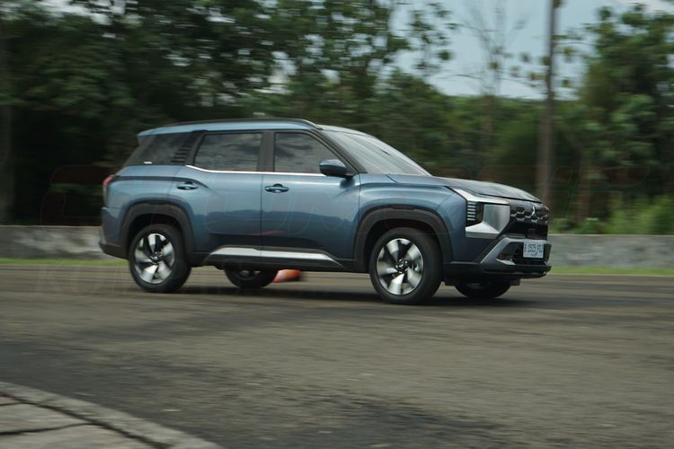 Mitsubishi, Destinator, Mitsubishi Destinator, tes mobil, Jajal Mitsubishi Destinator Mulai Jalan Tol sampai Sirkuit Sentul