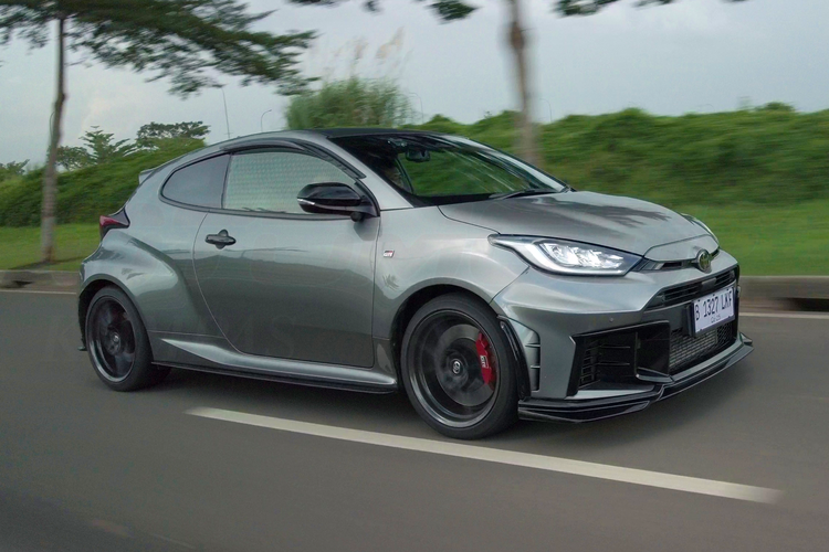 Toyota GR Yaris, konsumsi BBM, performa tinggi, Konsumsi BBM, hot hatch turbo, Uji Coba Toyota GR Yaris: Konsumsi BBM yang Mengejutkan