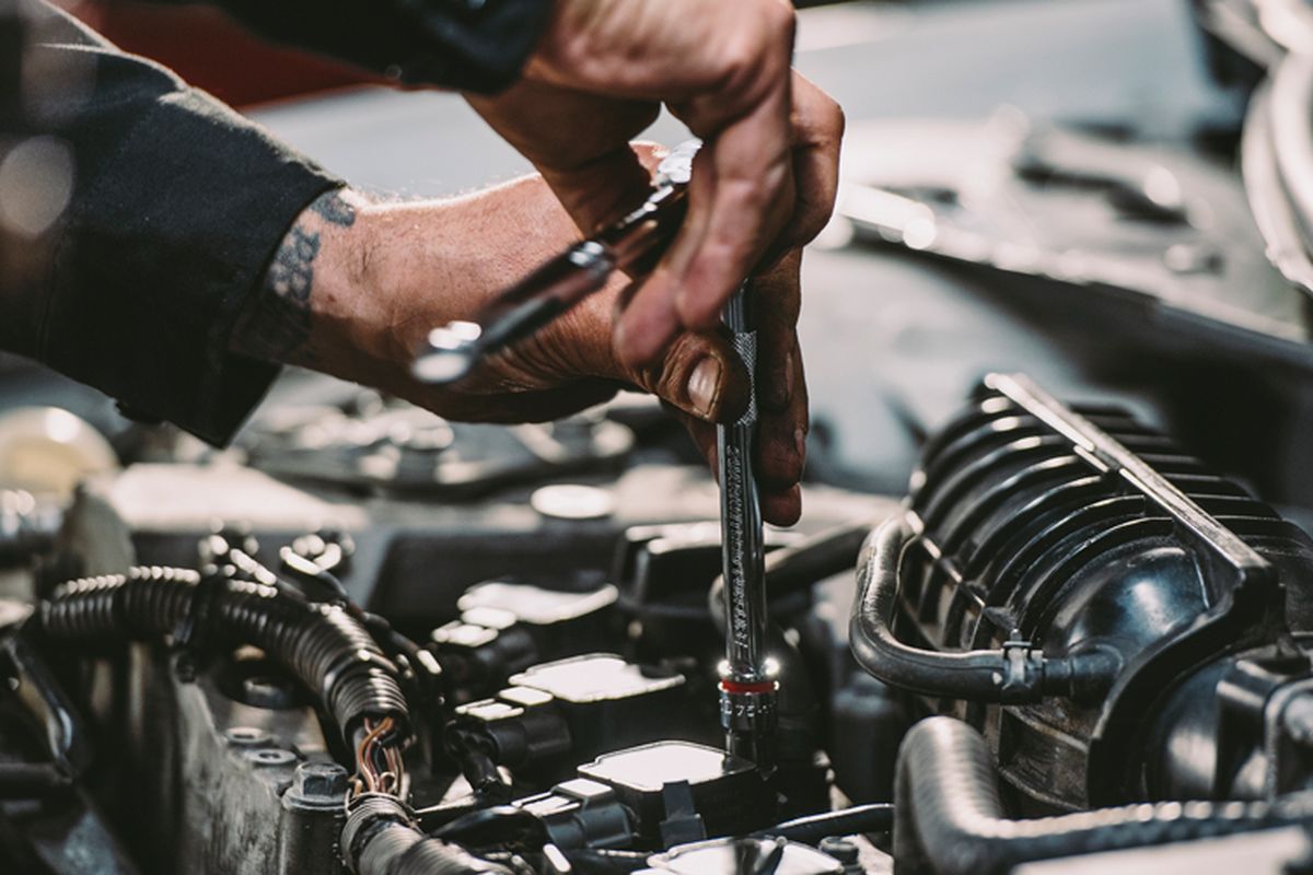 Ganti Busi Iridium, Mobil Lawas Wajib Lakukan Ritual Ini