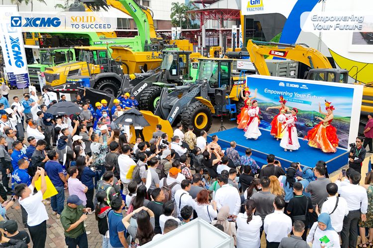 kendaraan berat, truk tambang, kendaraan elektrifikasi, mining expo 2025, Excavator Hybrid hingga Truk EV XCMG Tampil di Mining Expo 2025