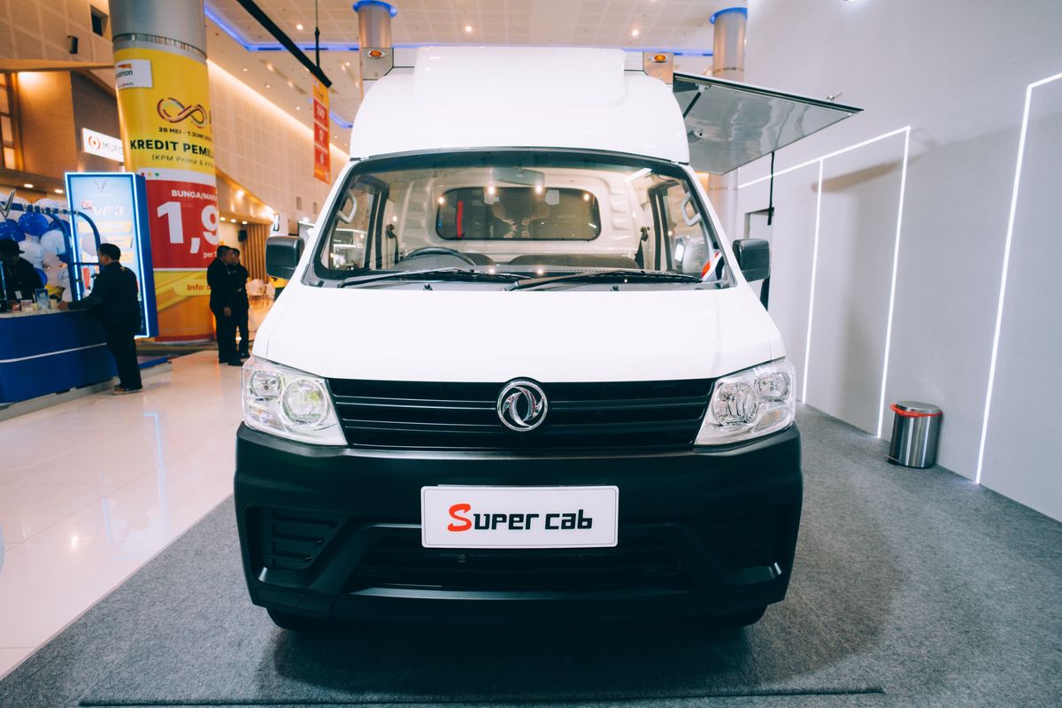 DFSK Super Cab dan SERES 3 Raih Penghargaan di IIMS Surabaya 2024