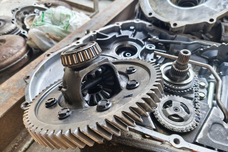 Tuas transmisi matik, menggeser tuas transmisi, menggeser tuas transmisi yang salah, Benarkah Pindah Tuas Transmisi Matik dari D ke R Harus Pelan? Ini Penjelasan Ahli