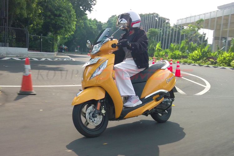 Suzuki Access 125, TVS Callisto 125, motor skutik, retro-modern, Suzuki Access 125 vs TVS Callisto 125: Mana yang Lebih Baik?