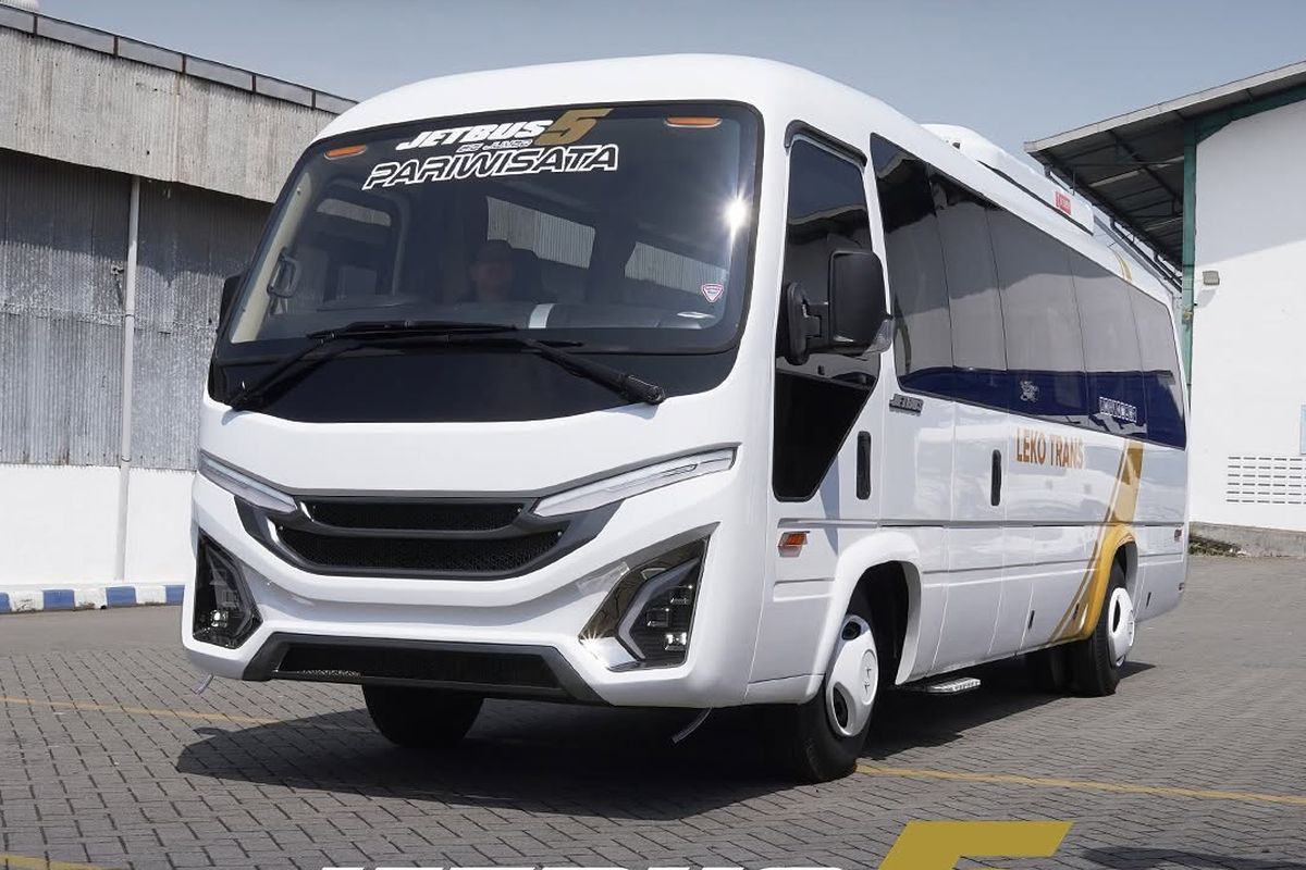 Jetbus 5 Big Jumbo Pakai Sasis Isuzu Milik Leko Trans, Interior Mewah
