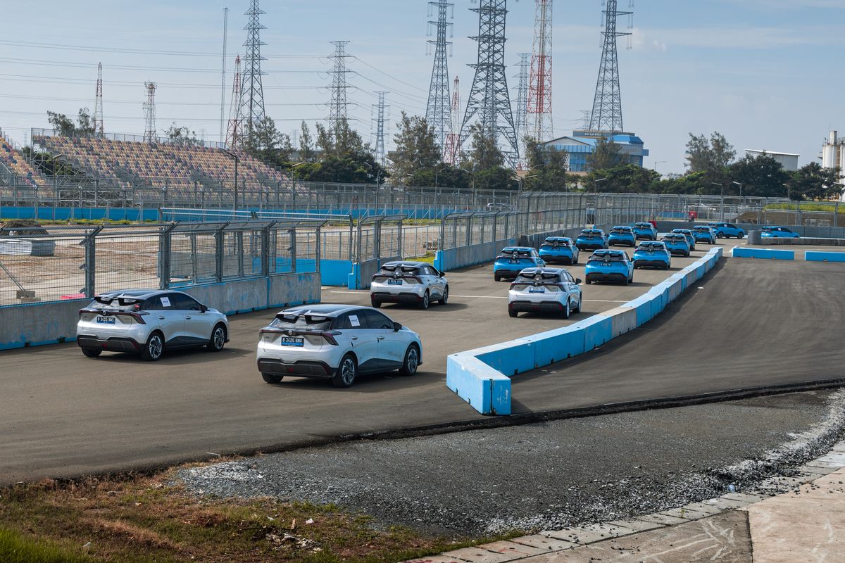 120 Mobil Listrik MG Ramaikan Sirkuit Formula E Ancol