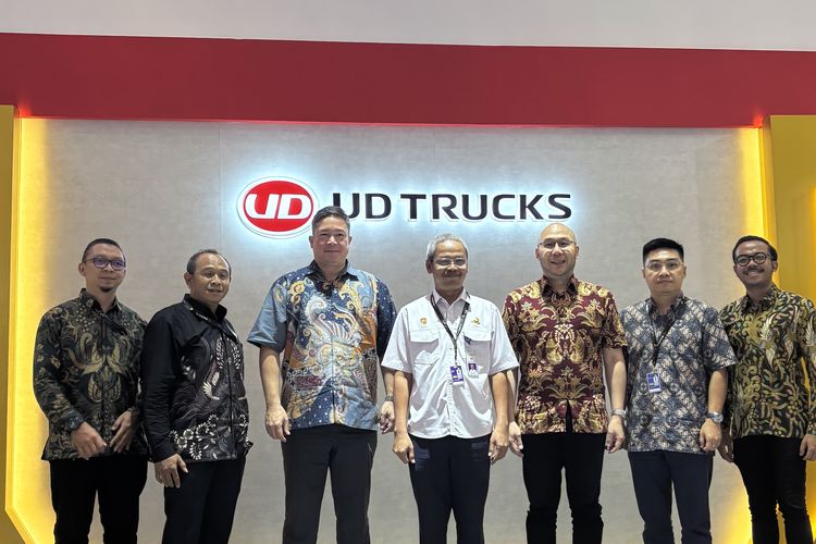 UD Trucks, truk Quester, My UD Fleet, dekarbonisasi, Dekarbonisasi, UD Trucks Hadirkan Solusi Digital untuk Logistik