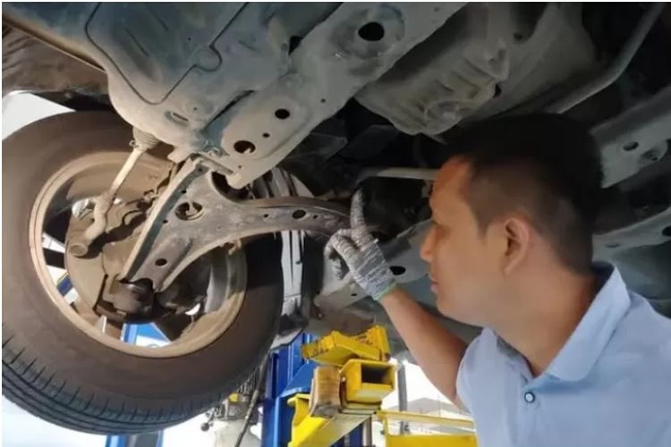 suspensi mobil, suspensi mobil kiri cepat rusak, kaki-kaki mobil sebelah kiri cepat rusak, Kenapa Suspensi Mobil Sebelah Kiri Lebih Cepat Rusak?