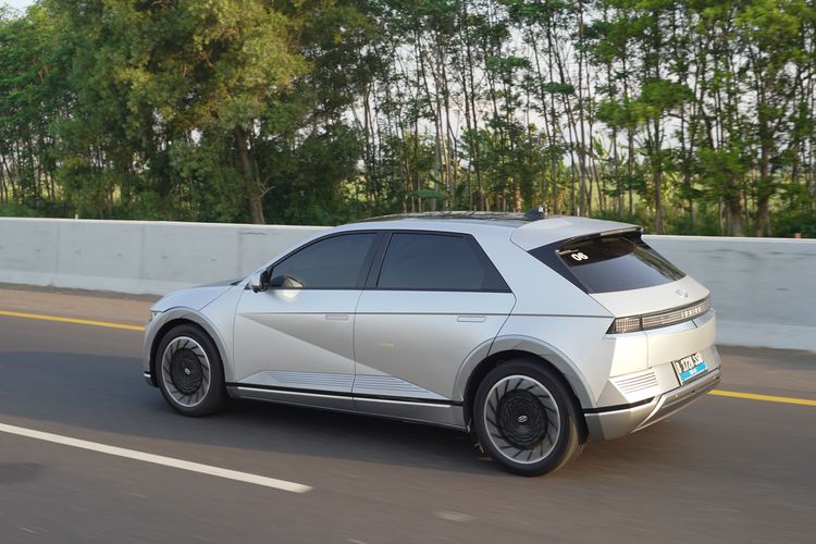 mobil listrik, kapal penyeberangan, Mudik Lebaran, tarif tol, SPKLU, Jakarta-Palembang, mudik naik mobil listrik, Biaya Mudik Jakarta-Palembang Naik Mobil Listrik M6, Ioniq 5, MG4 EV