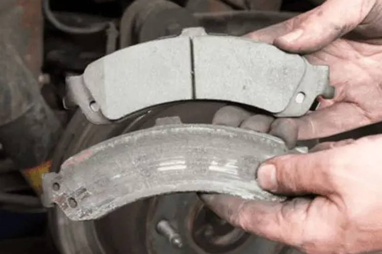 keselamatan berkendara, kampas rem, pengecekan rem, Ujang Cempaka Per, Tanda dan Waktu yang Tepat Jajan Kampas Rem