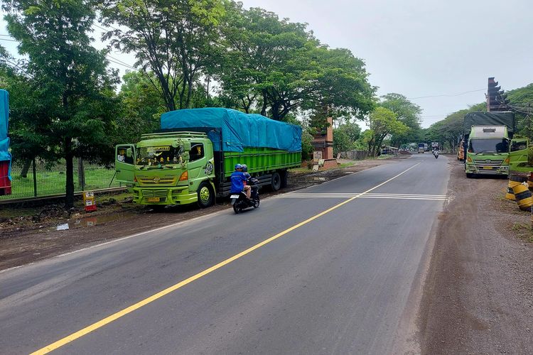 keselamatan berkendara, Marka jalan, Arti warna marka jalan, marka jalan warna kuning, marka jalan warna putih, apa bedanya marka jalan warna kuning dan putih, perbedaan marka jalan warna putih dan kuning, arti marka jalan putih dan kuning, Apa Bedanya Marka Jalan Warna Putih dan Kuning?