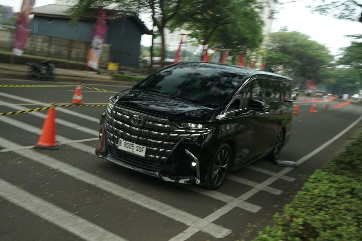 Tes Alphard Hybrid, Begini Rasanya MPV Mewah Rp 1,7 Miliar
