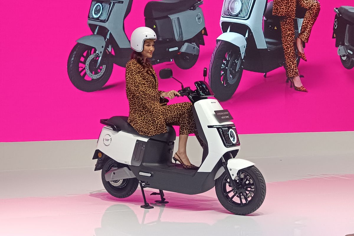 Komparasi Harga dan Spek Polytron Fox 200, Yadea T9 dan Gesits G1