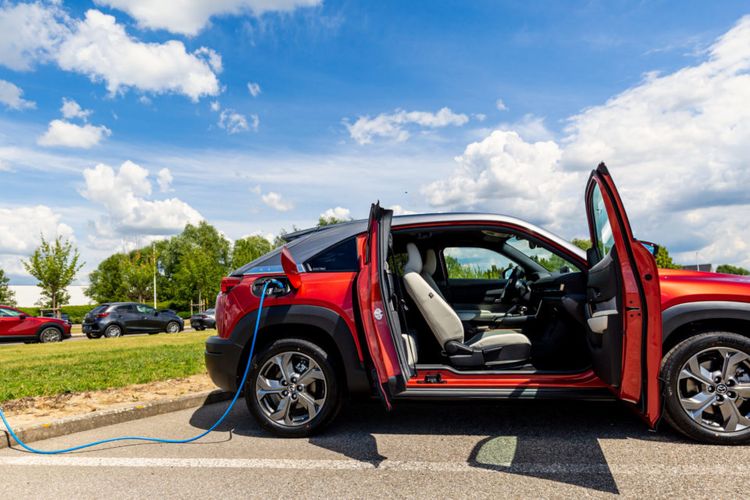 Mazda MX-30, produksi dihentikan, penjualan minim, suku cadang tersedia, Nasib Mazda MX-30 di Indonesia Setelah Dihentikan