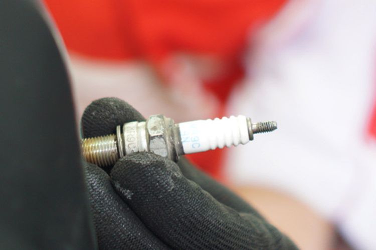 Busi, servis motor, busi motor, perbaikan motor, tips motor, Jangan Sepelekan Busi, Ini Efeknya Jika Tidak Diganti Sesuai Anjuran