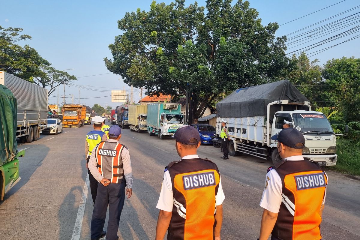 Aptrindo Kritik Larangan Truk Sumbu 3 di Jalan Nasional Pemalang-Batang
