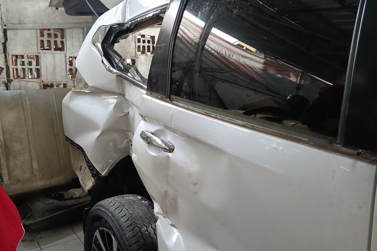 perbaikan bodi mobil, Bengkel Bodi Mitra Alumni, komponen copotan, sparepart inden, Perbaikan Bodi Mobil di Bogor: Pilih Bengkel Pabrikan atau Alternatif?