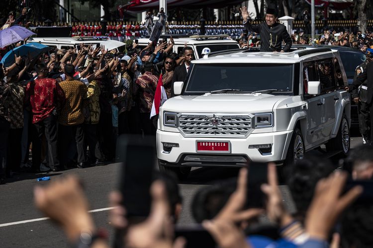 DPR RI, Pindad, kendaraan bermotor, maung, maung garuda, Maung Garuda Limousine, Presiden RI Prabowo Subianto, Wakil Presiden Gibran Rakabuming, Prabowo–Gibran Kompak Naik Maung Garuda Limousine ke Sidang Tahunan DPR RI