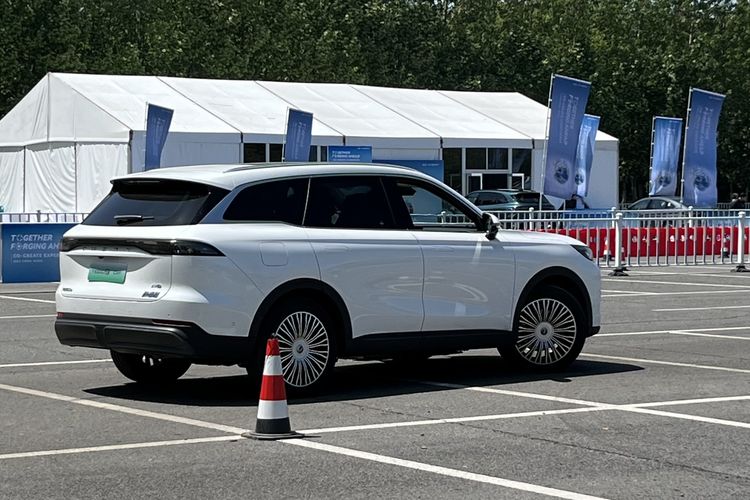 Chery Tiggo Cross CSH Hybrid, GIIAS 2025, Tiggo 9 CSH, SUV Plug-in Hybrid, Chery Perkenalkan Tiggo Cross CSH Hybrid di GIIAS