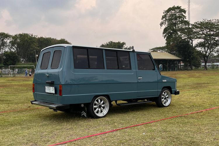 modifikasi mobil, Toyota Kijang Doyok, mobil klasik Indonesia, pengalaman Agam, Kijang Doyok: Mobil Klasik Legendaris yang Masih Menggoda