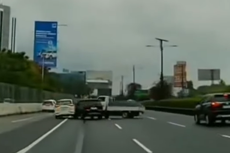 Toyota, Toyota fortuner, ugal-ugalan, Mitsubishi Pajero Sport, Mitsubishi, Arogan, Mobil arogan, Alasan Pajero Sport dan Fortuner Dianggap Mobil Arogan di Jalan