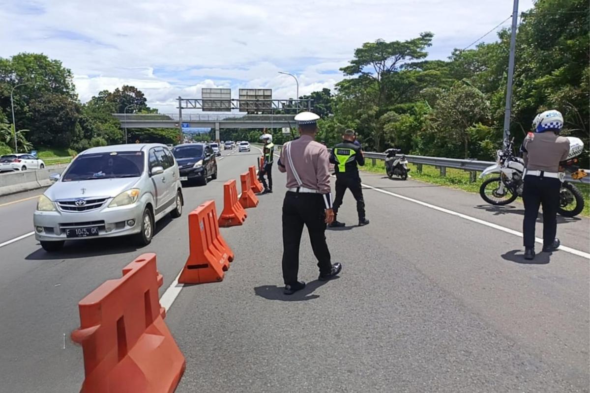 Polisi Berlakukan One Way dari Jakarta ke Puncak