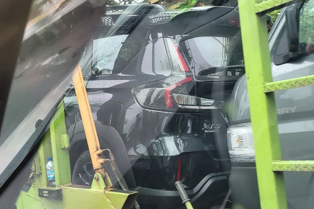 Penampakan Suzuki XL7 Hybrid Alpha Kuro