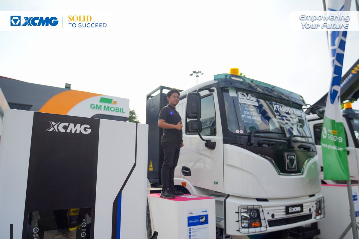 Excavator Hybrid hingga Truk EV XCMG Tampil di Mining Expo 2025