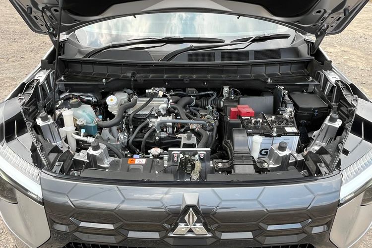 Toyota Innova Zenix, SUV dan MPV, Mitsubishi Destinator, kendaraan keluarga, Perbandingan Destinator dan Innova Zenix untuk Keluarga